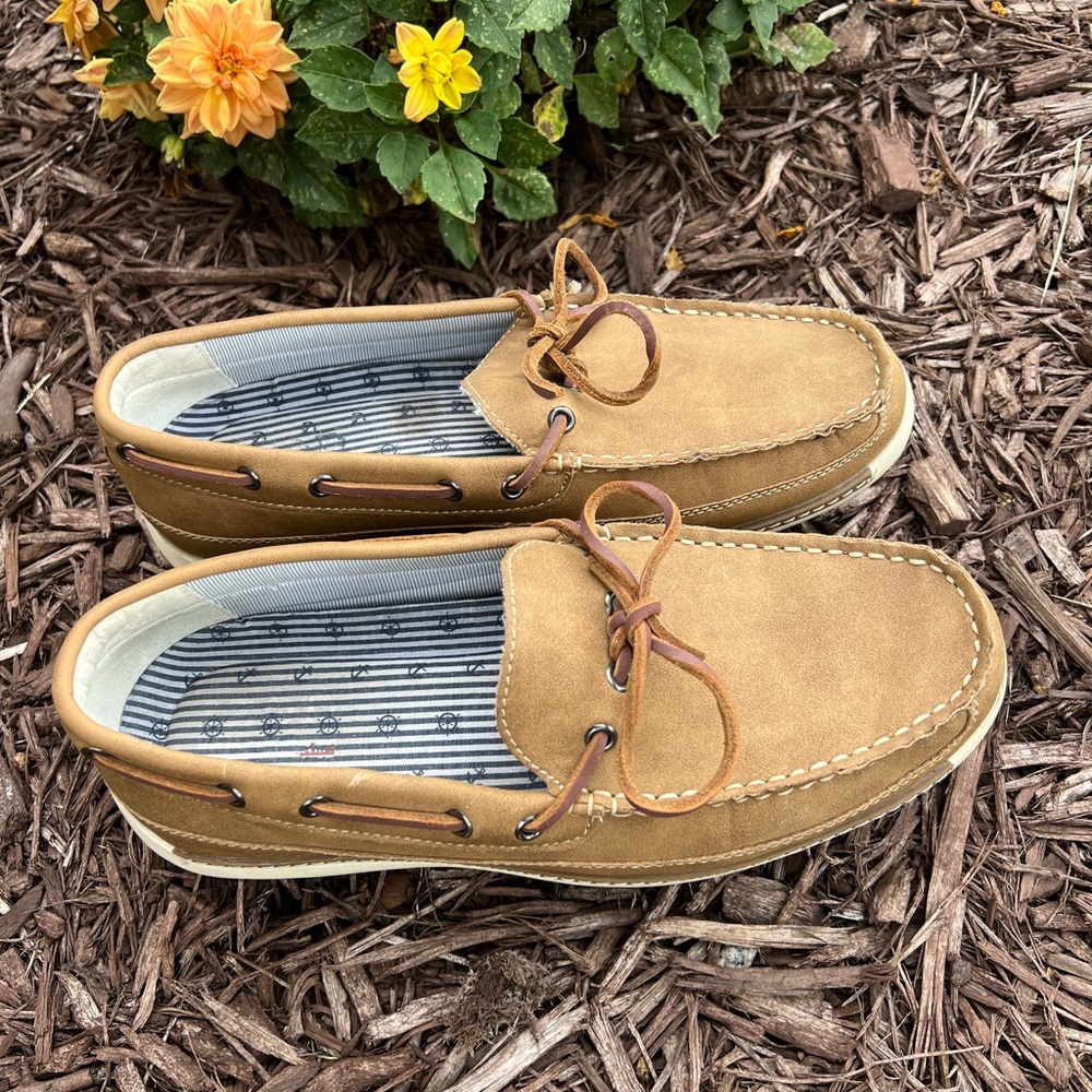 Izod men's casual boat style shoe, size 8.5